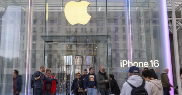Giữa bão thuế quan, vốn hóa Apple mất 600 tỷ USD trong 3 ngày, dân tình lại ầm ầm xếp hàng đi mua iPhone - chuyện gì xảy ra?