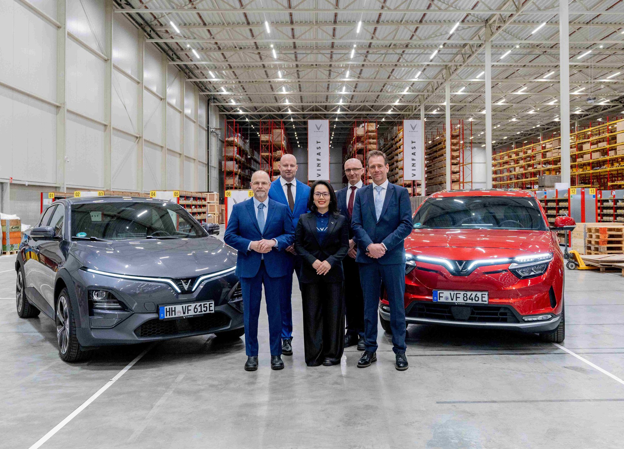 VinFast của tỷ phú Phạm Nhật Vượng bắt tay 'ông lớn' logistics hàng đầu thế giới, giao hàng 'thần tốc' đến khách châu Âu chỉ trong 24 giờ - Ảnh 1