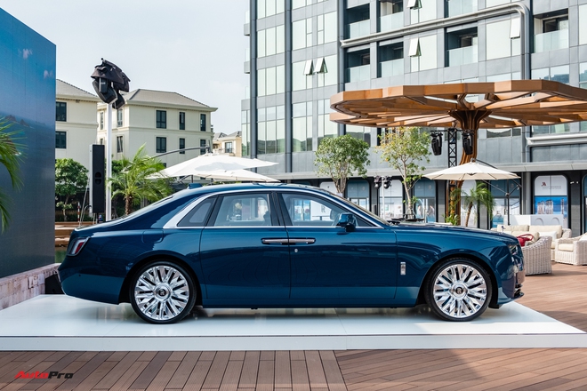 Ra mắt Rolls-Royce Ghost Series II giá từ 34,9 tỷ đồng: ‘Thảm bay’ của giới đại gia Việt - Ảnh 3