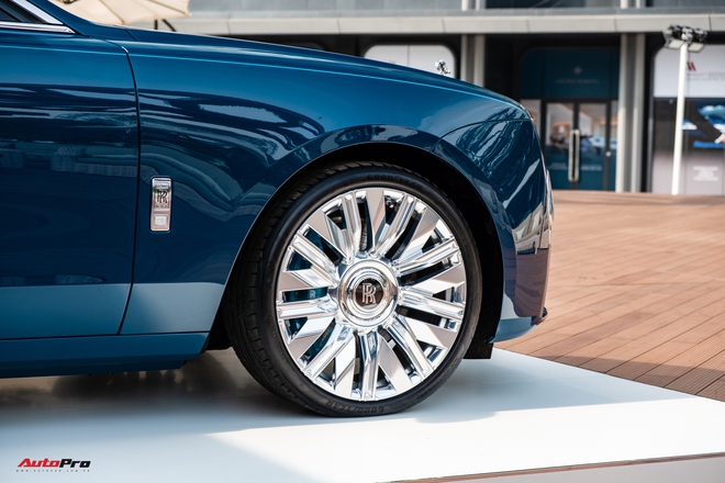 Ra mắt Rolls-Royce Ghost Series II giá từ 34,9 tỷ đồng: ‘Thảm bay’ của giới đại gia Việt - Ảnh 22