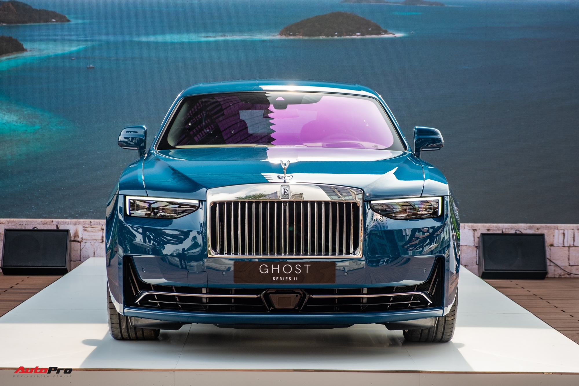 Ra mắt Rolls-Royce Ghost Series II giá từ 34,9 tỷ đồng: ‘Thảm bay’ của giới đại gia Việt - Ảnh 1