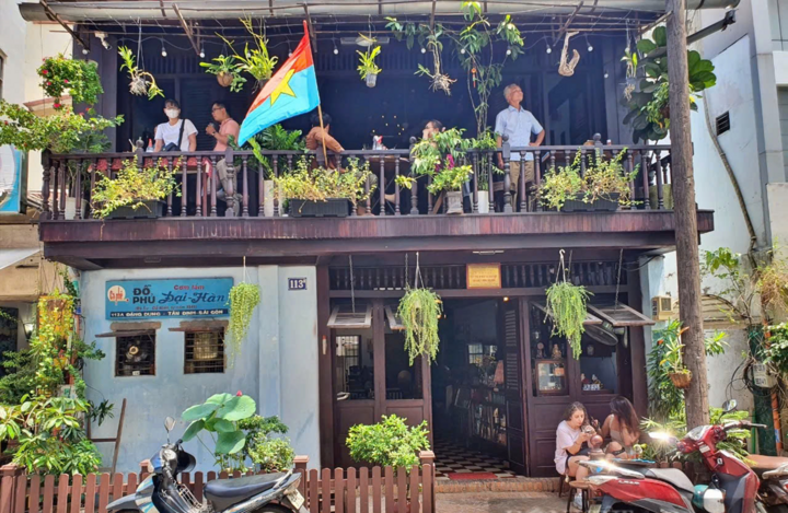 Khách dồn về TP.HCM xem diễu binh, khách sạn hết chỗ, tour địa đạo Củ Chi kín vé - Ảnh 3