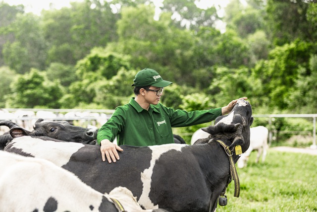 400 phép thử, 200 kiểm định: Vinamilk đặt lại chuẩn sữa tươi Việt - Ảnh 2