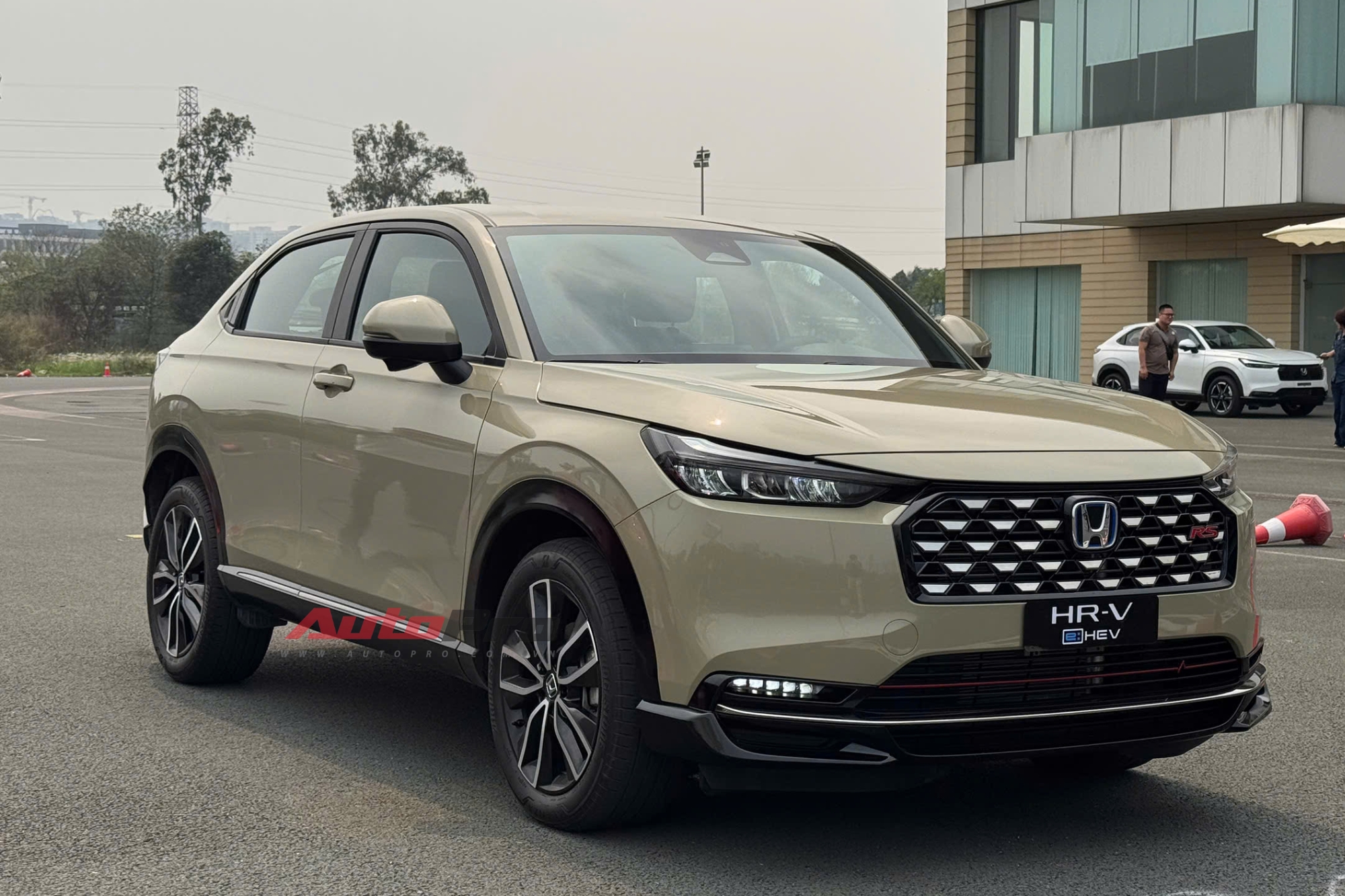 Suzuki XL7 bán vượt Toyota Innova Cross, thành vua doanh số hybrid ở Việt Nam tháng 3/2025 - Ảnh 4