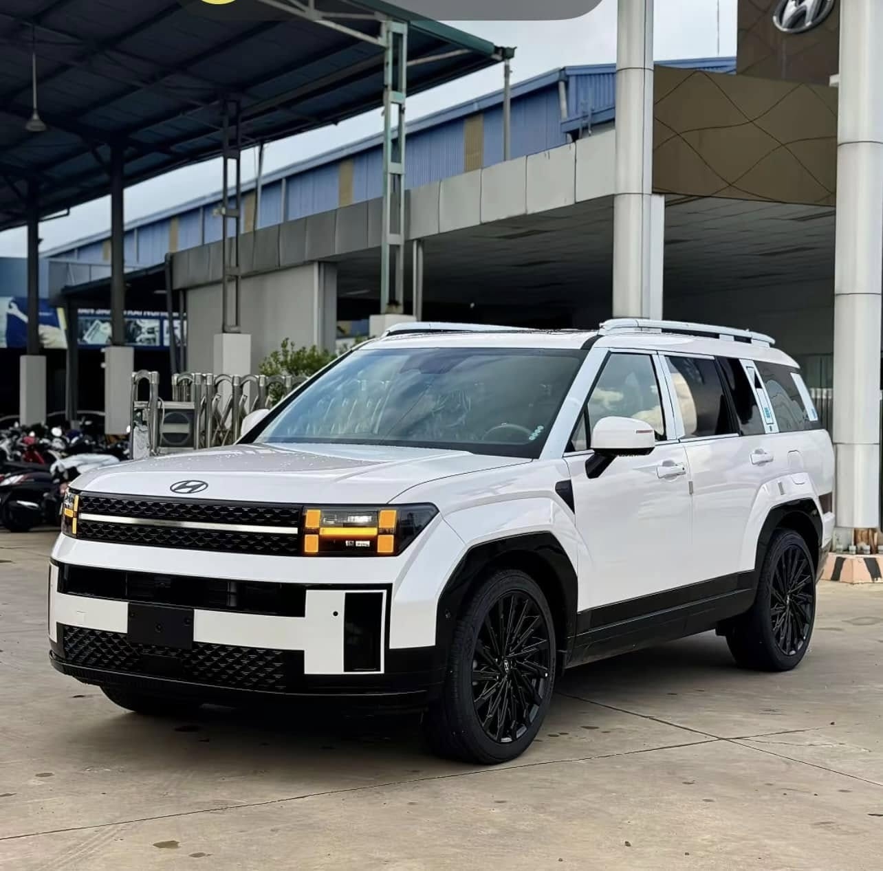 Loạt xe giảm giá cả trăm triệu đồng: Chủ yếu là SUV, có cả mẫu hot, một diễn biến gây bất ngờ - Ảnh 1