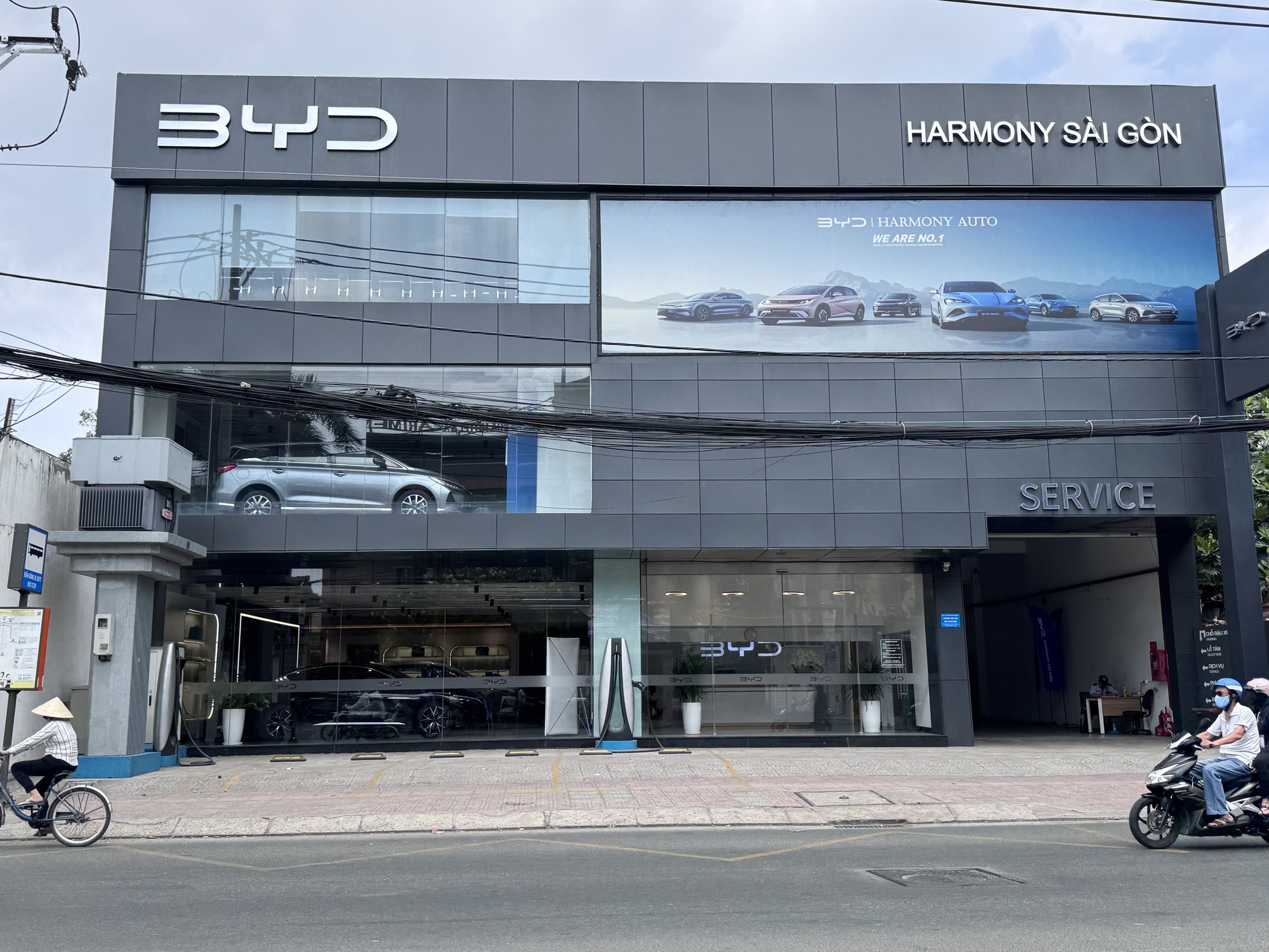 Đại lý xe điện AION thành BYD, điều gì đang xảy ra? - Ảnh 1