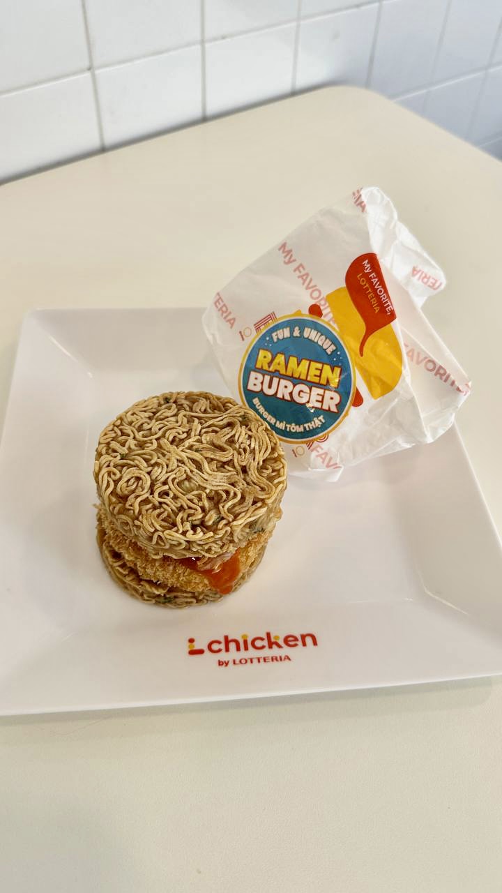 "Cái giá phải trả" khi tò mò ăn thử món burger mì tôm độc lạ: 50k có phải quá đắt? - Ảnh 2