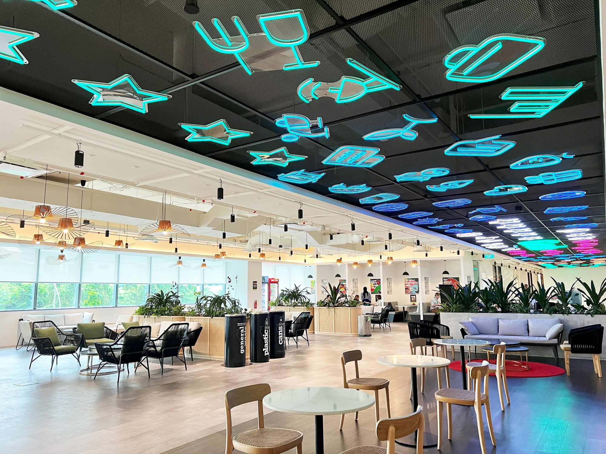 Bên trong trụ sở chính của Grab tại Singapore: Bố trí từ phòng gym, phòng karaoke đến "nhà trẻ thu nhỏ", phòng họp theo chủ đề thể thao để thúc đẩy tinh thần nhân viên - Ảnh 3