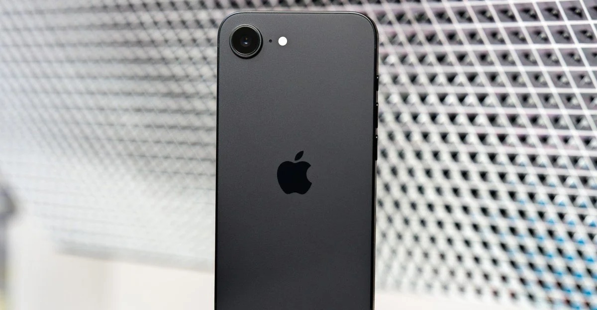 iPhone 16e vừa ra mắt đã thành "gà đẻ trứng vàng" cho Apple - Ảnh 1