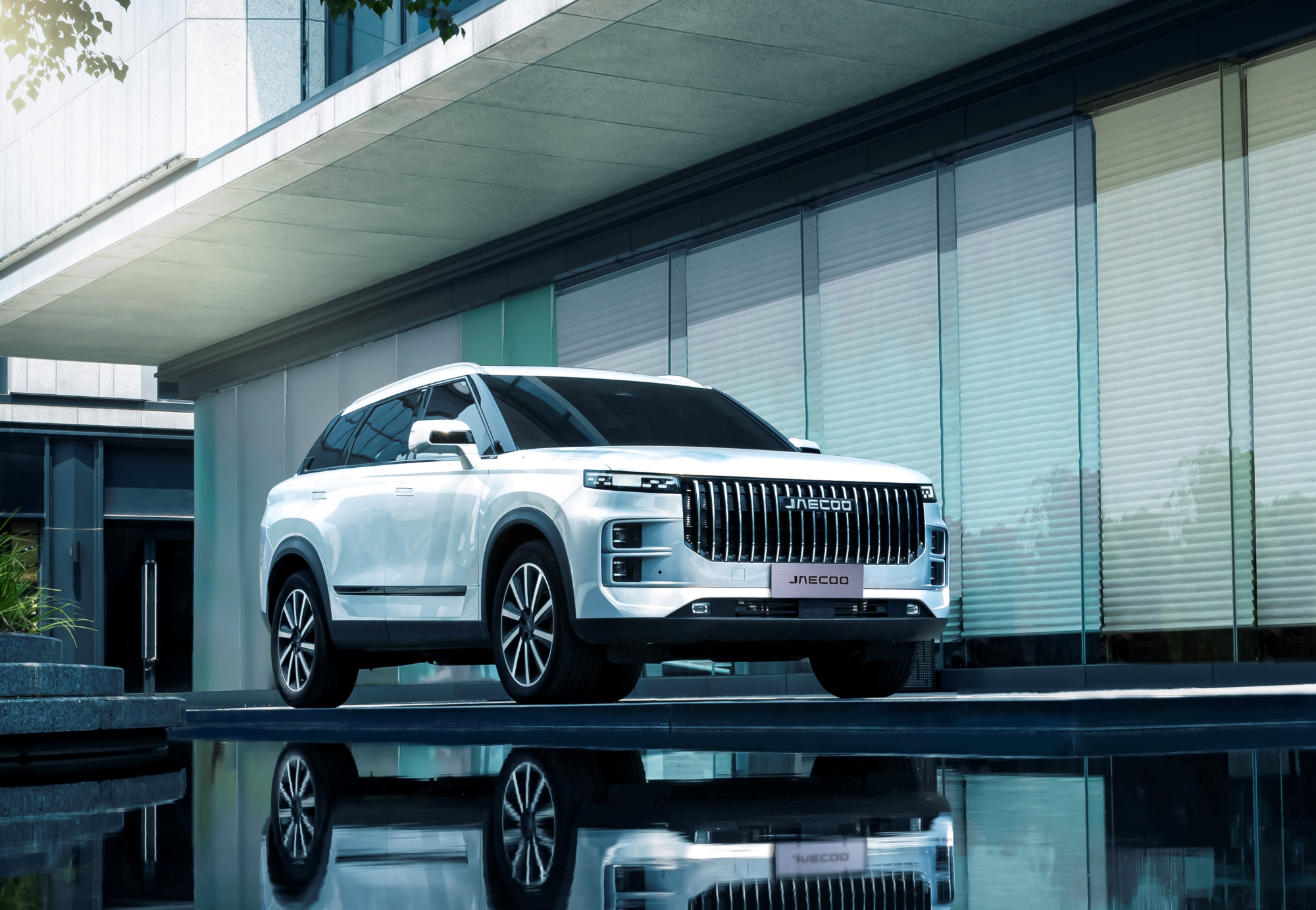 Ở Việt Nam có mẫu xe to ngang CX-5 nhưng ăn xăng 1L/100km, mạnh hơn cả Land Cruiser Prado: Giá thế nào? - Ảnh 2