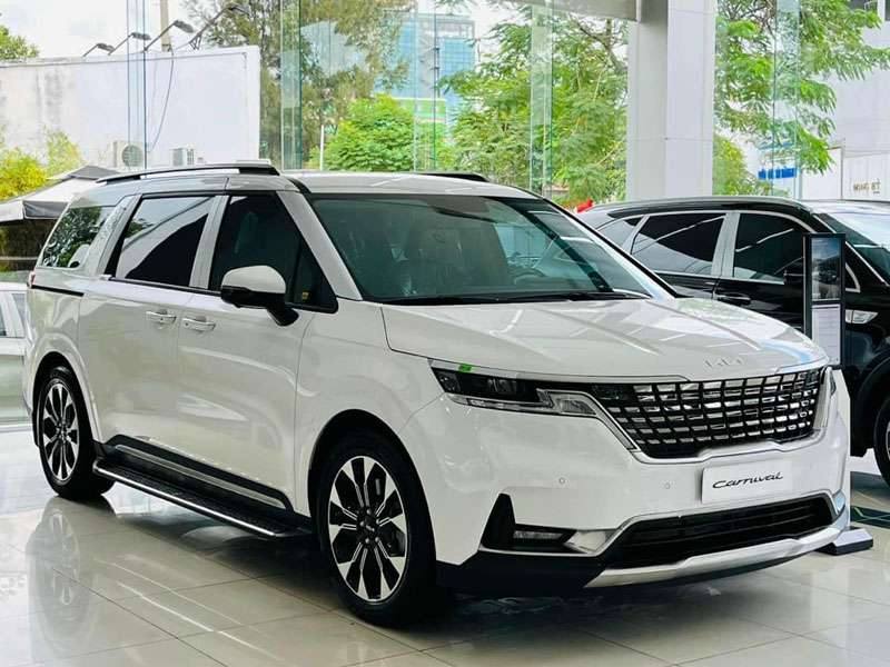 Kia Carnival dọn kho bản máy xăng, giảm giá 120 triệu tại đại lý: Giá thực tế còn 1,639 tỷ đồng, khách mua phải đánh đổi bằng mẫu mã - Ảnh 1
