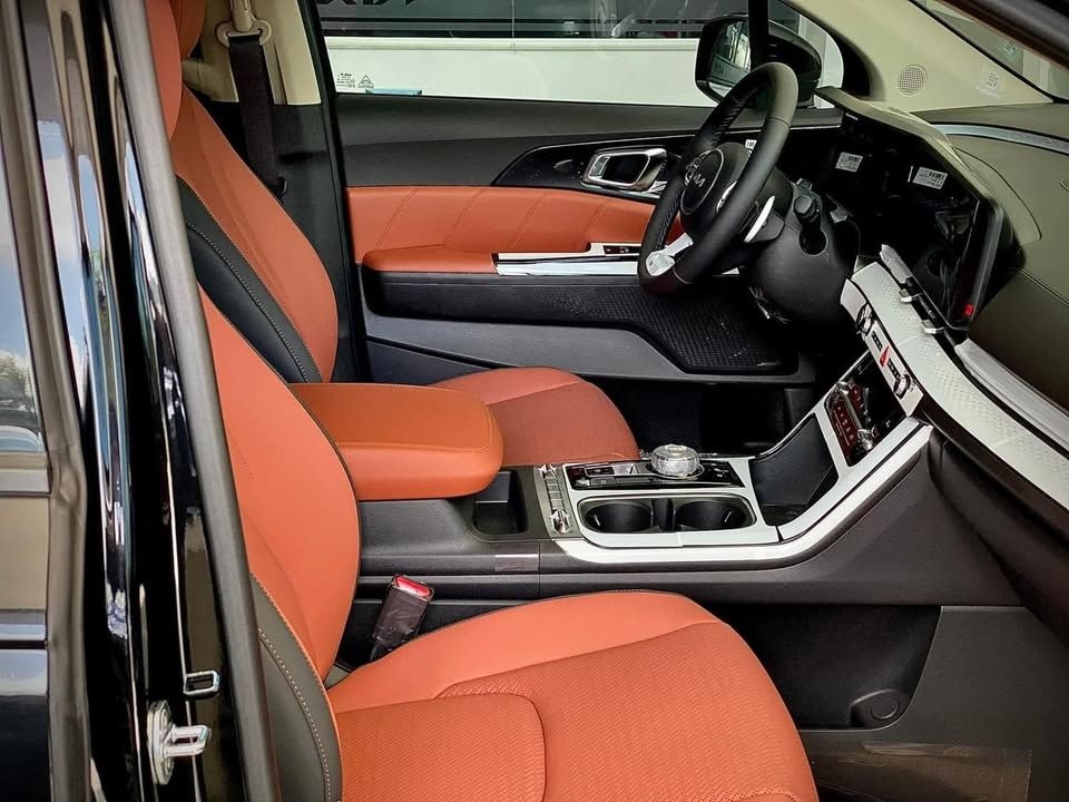 Kia Carnival dọn kho bản máy xăng, giảm giá 120 triệu tại đại lý: Giá thực tế còn 1,639 tỷ đồng, khách mua phải đánh đổi bằng mẫu mã - Ảnh 7