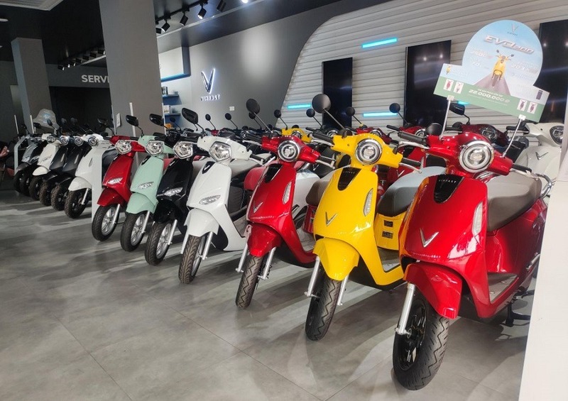 Tỷ phú Phạm Nhật Vượng bất ngờ tung ưu đãi khủng cho loạt xe máy điện: Giảm tới 5 triệu đồng, chiếc rẻ nhất chỉ còn 14,9 triệu đồng - Ảnh 2