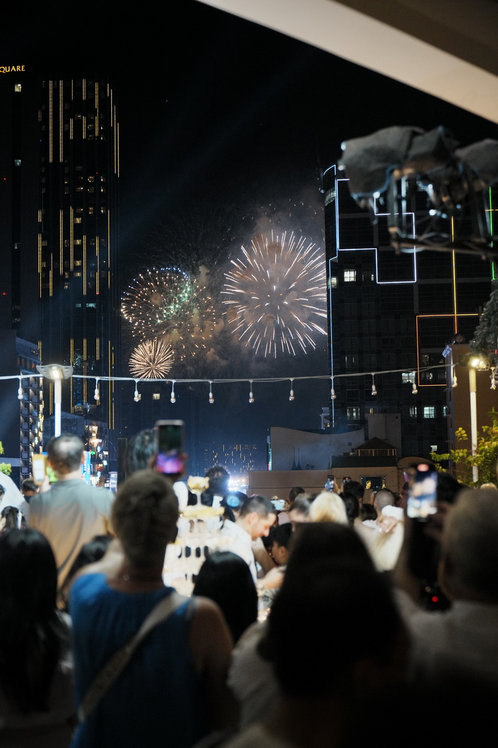 Những khách sạn có view "đỉnh nóc" xem bắn pháo hoa, diễu binh, diễu hành - Ảnh 3