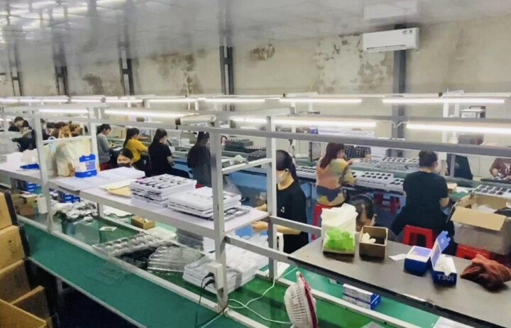 Triệt phá xưởng lắp ráp 12.000 điện thoại Tecno lậu ở Lạng Sơn - Ảnh 2