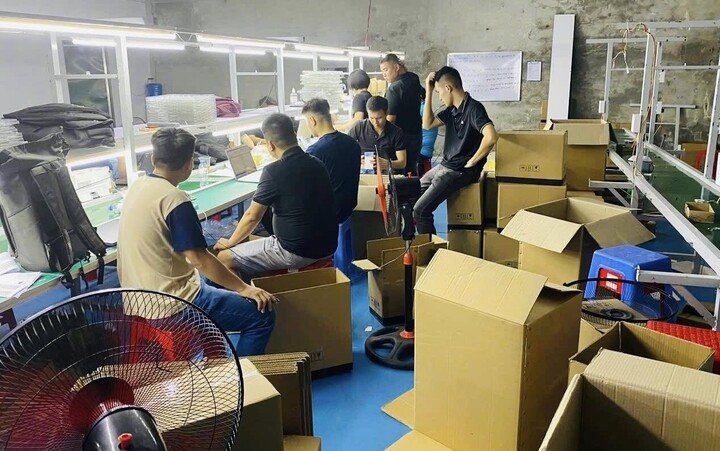 Triệt phá xưởng lắp ráp 12.000 điện thoại Tecno lậu ở Lạng Sơn - Ảnh 1