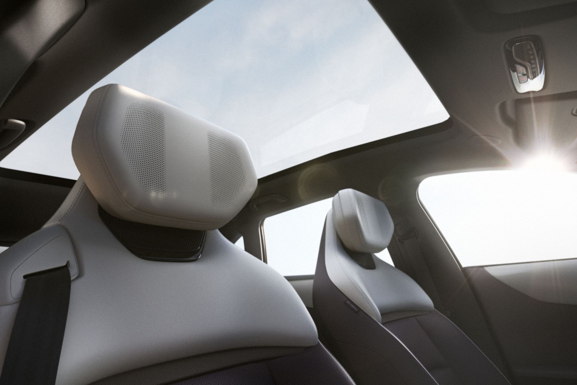 Mazda EZ-60 ra mắt: Dáng coupe như CX-30, dài gần bằng CX-8, màn hình 5K khổng lồ, bản điện chạy 600km/sạc, hybrid chạy 160km không cần xăng - Ảnh 13