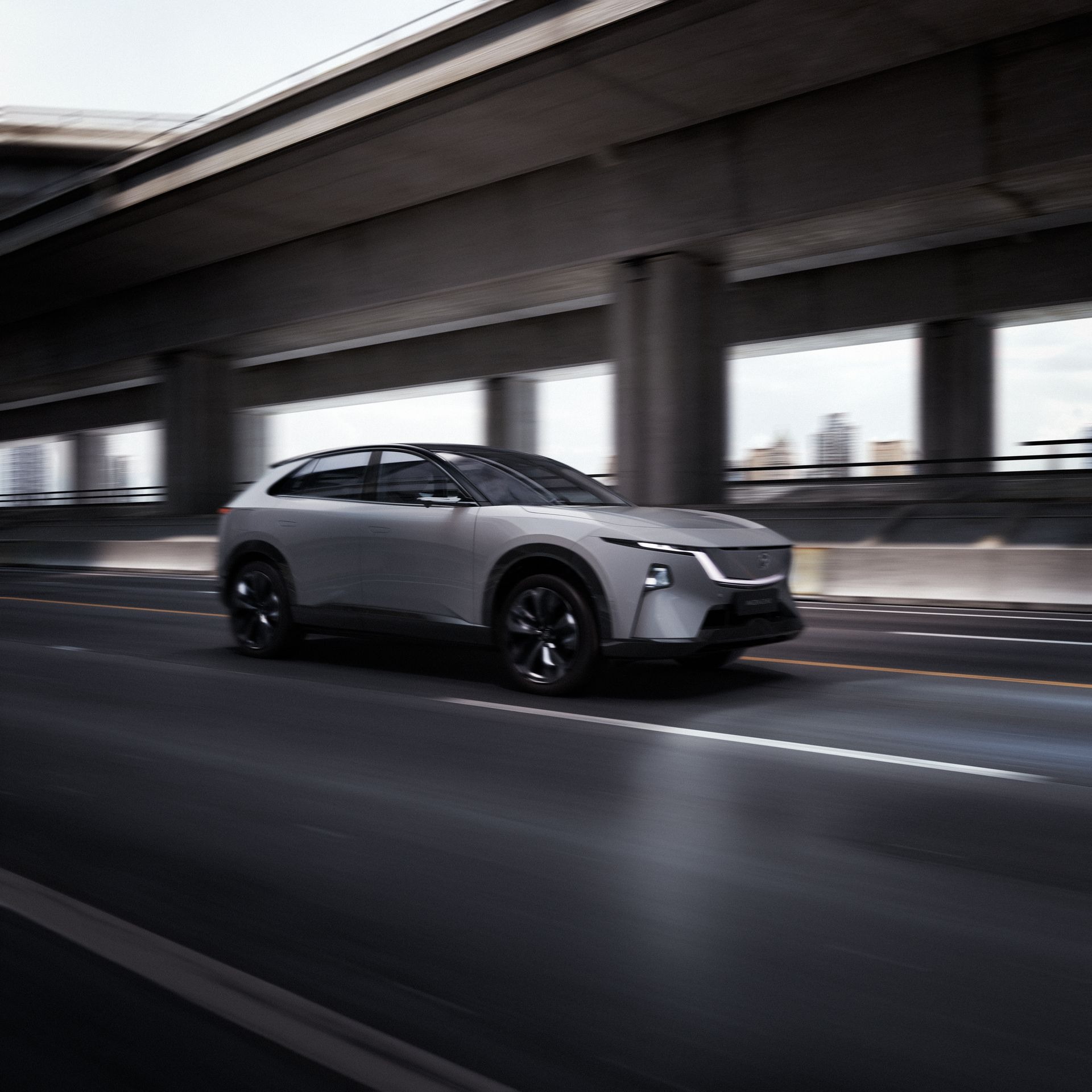 Mazda EZ-60 ra mắt: Dáng coupe như CX-30, dài gần bằng CX-8, màn hình 5K khổng lồ, bản điện chạy 600km/sạc, hybrid chạy 160km không cần xăng - Ảnh 4