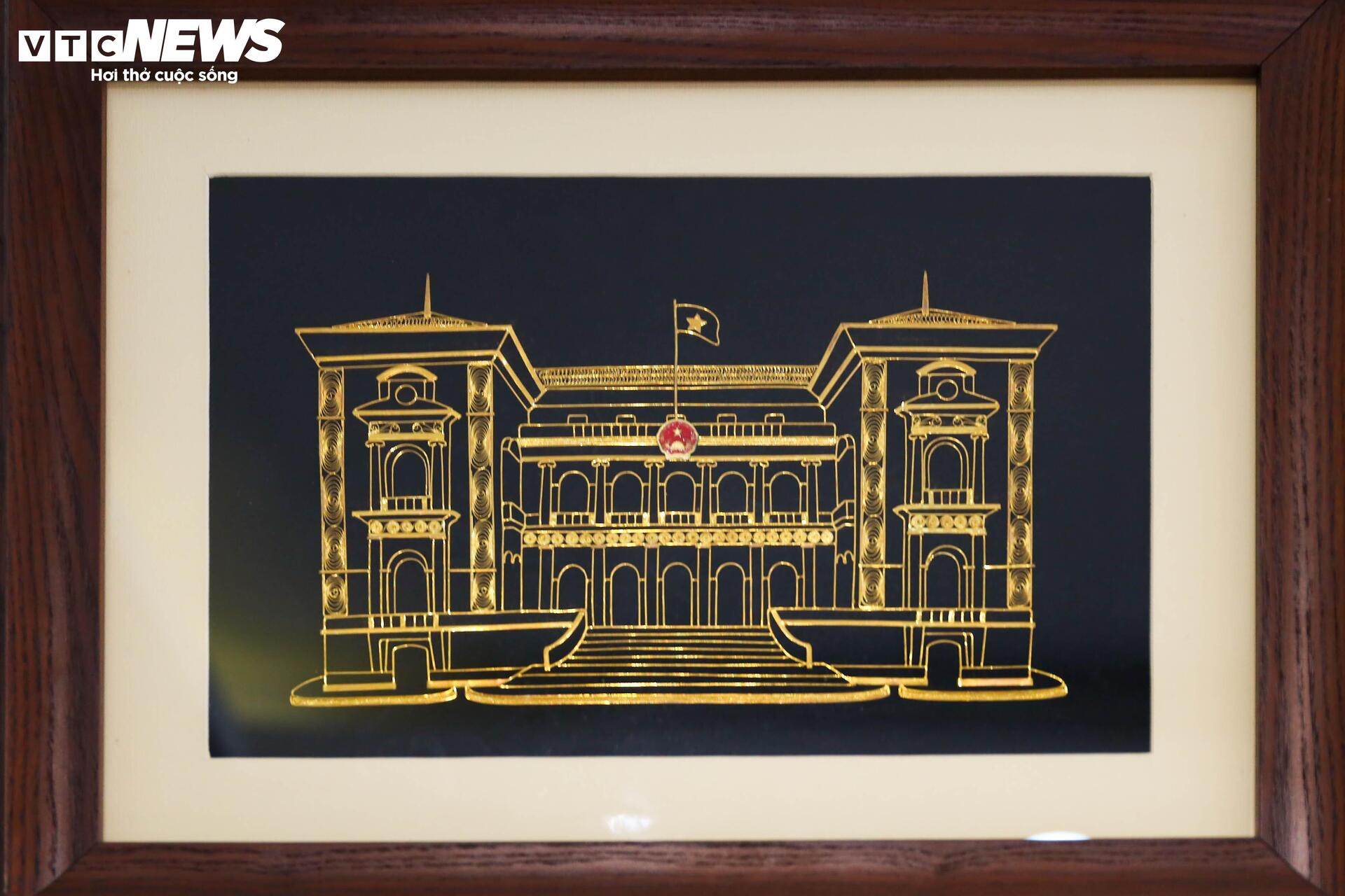 Những món quà đậm dấu ấn lịch sử hút khách dịp 30/4 - Ảnh 4