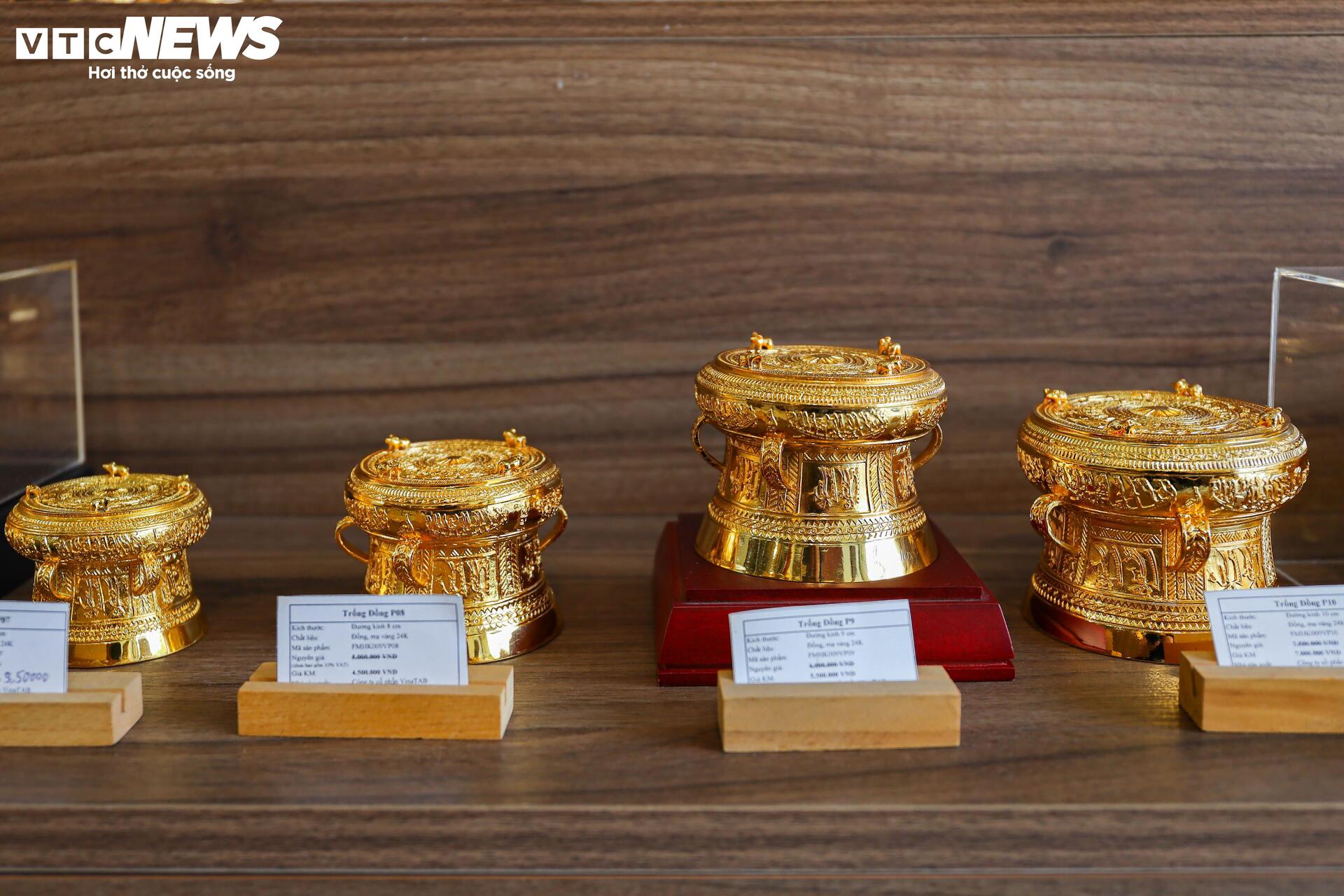 Những món quà đậm dấu ấn lịch sử hút khách dịp 30/4 - Ảnh 5