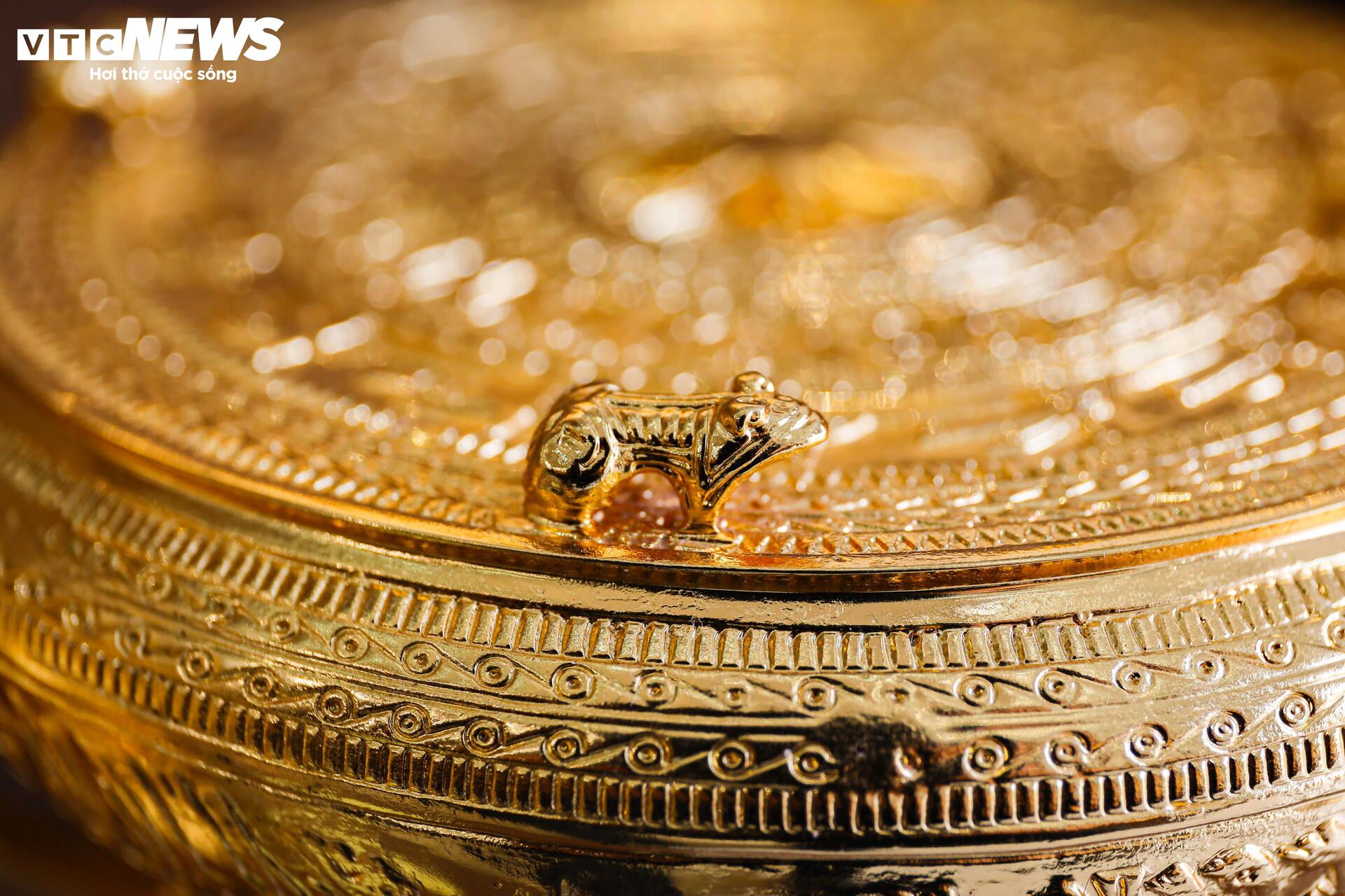 Những món quà đậm dấu ấn lịch sử hút khách dịp 30/4 - Ảnh 7