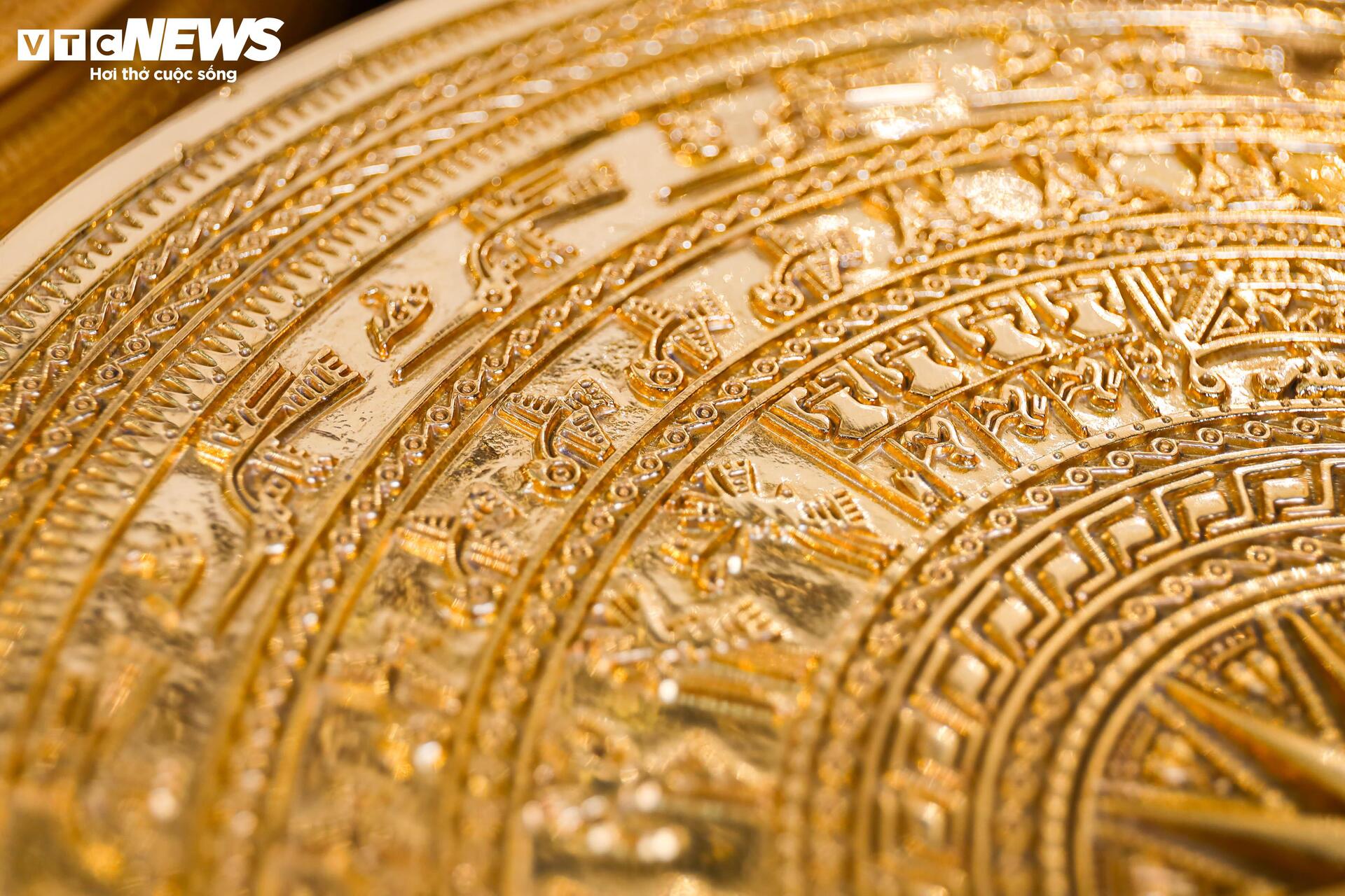 Những món quà đậm dấu ấn lịch sử hút khách dịp 30/4 - Ảnh 8