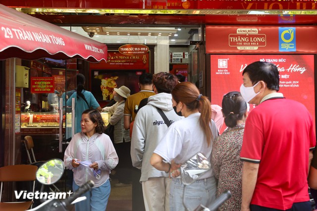 Người phụ nữ ở Hà Nội mang 300 chỉ đi bán vào ngày giá vàng vượt 115 triệu, nghe số lãi mà choáng - Ảnh 1