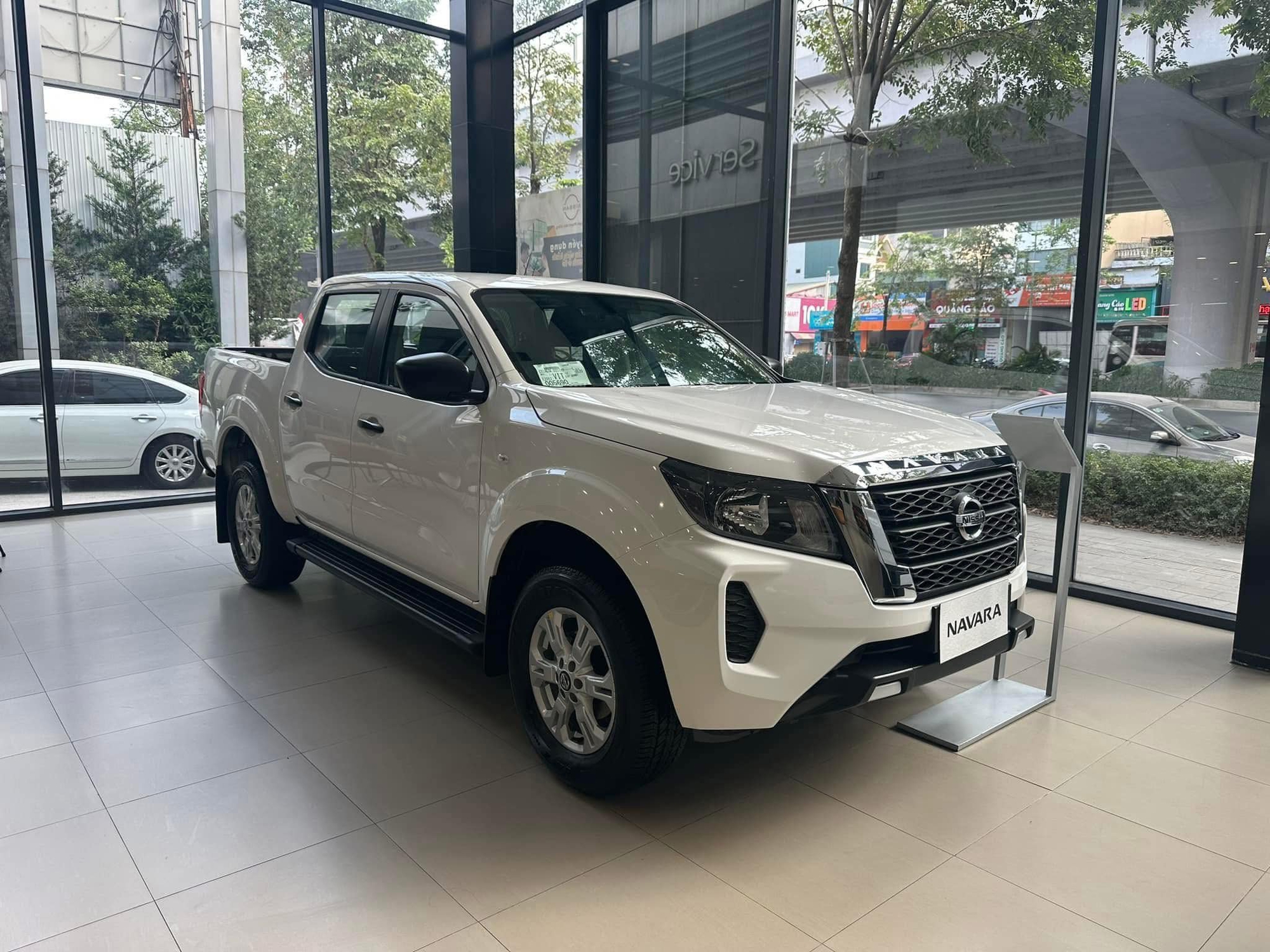 Nissan Navara giảm tới 90 triệu tại đại lý: Đấu Triton, Hilux bằng giá khởi điểm thực tế thấp nhất phân khúc - Ảnh 1