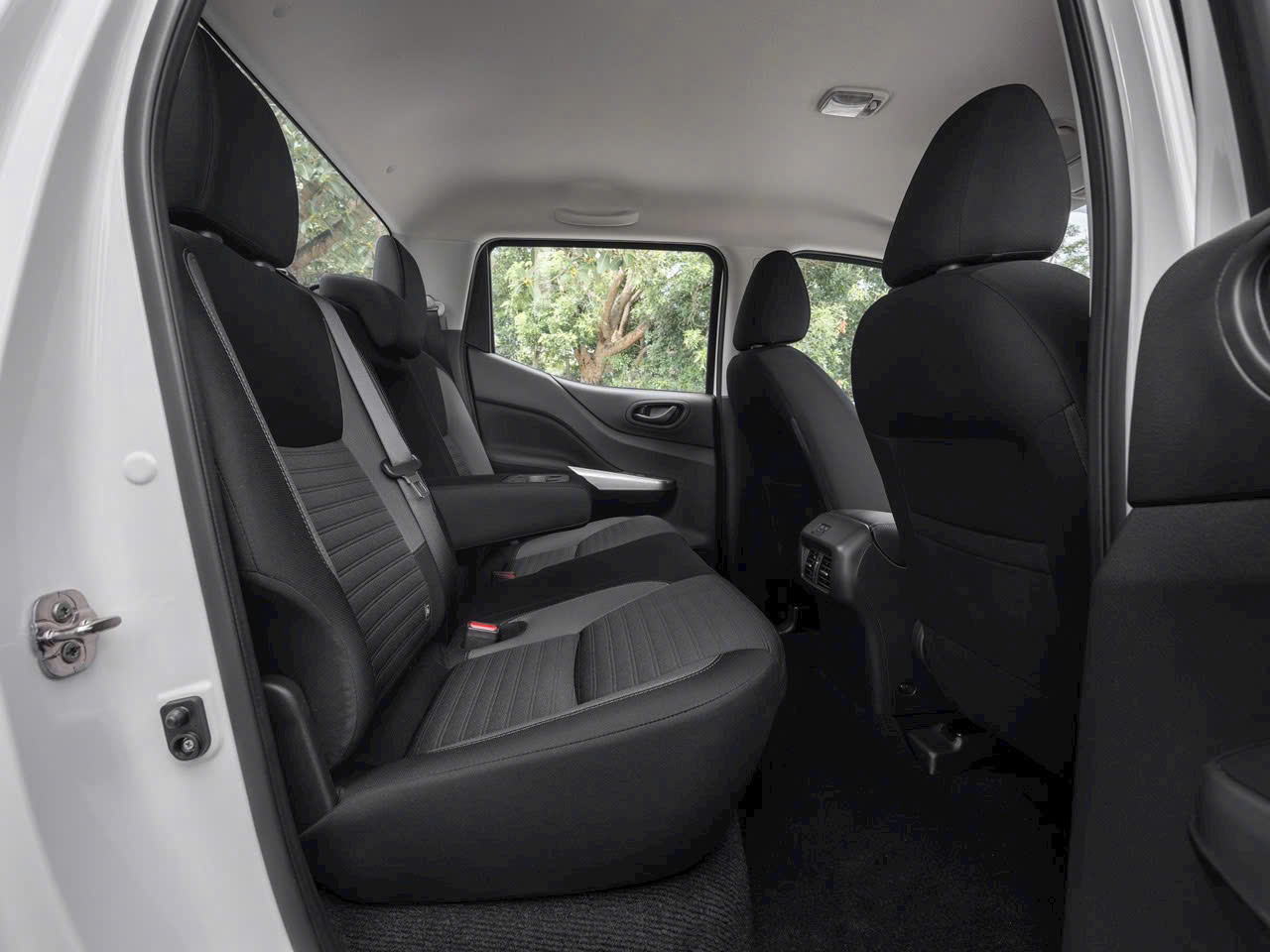 Nissan Navara giảm tới 90 triệu tại đại lý: Đấu Triton, Hilux bằng giá khởi điểm thực tế thấp nhất phân khúc - Ảnh 7