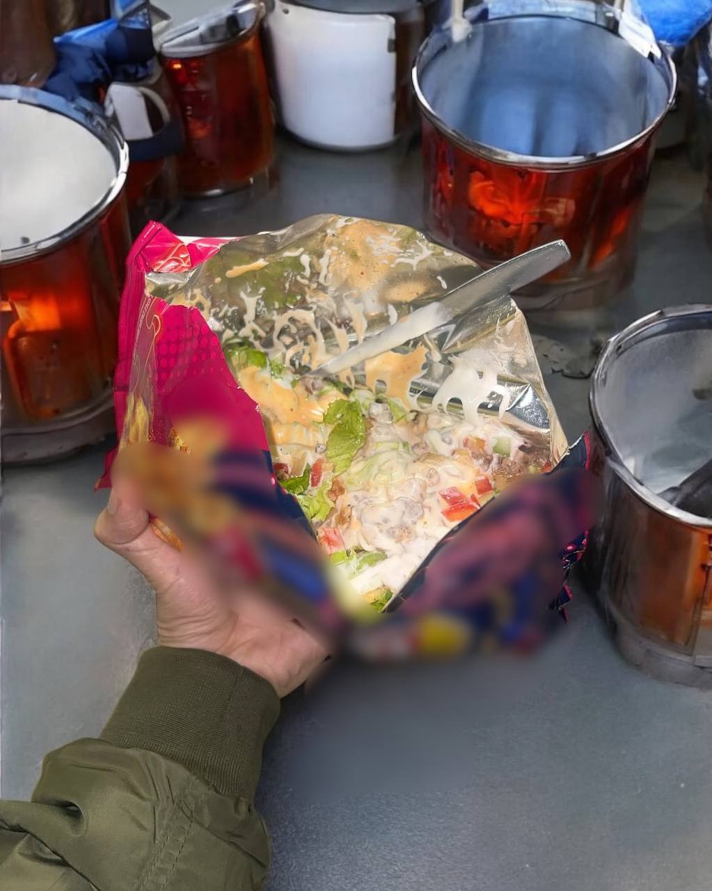 65k gói bim bim mang danh “tacos đi bộ” ở Hà Nội khiến dân tình xôn xao, càng “dậy sóng hơn” khi chủ quán lên tiếng - Ảnh 7