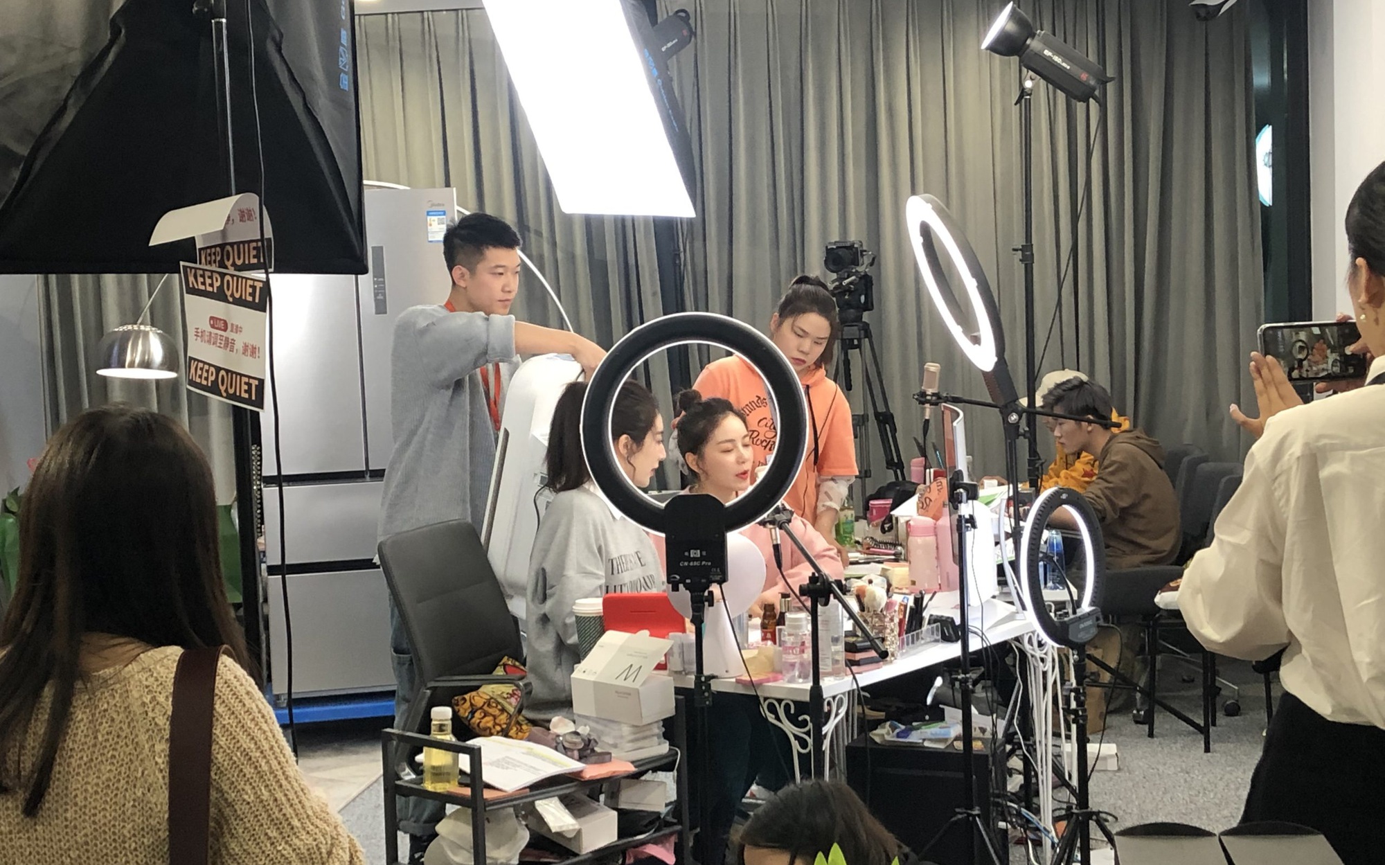 Các sàn thương mại điện tử Việt “nuông chiều” khách bằng freeship - Ảnh 3