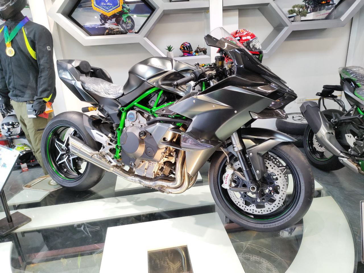 Giá xe máy cũng rò đáy: Hãng Nhật đang 'cắt giá' vài chục triệu, có xe vài trăm triệu, tặng quà đắt tiền - Ảnh 2