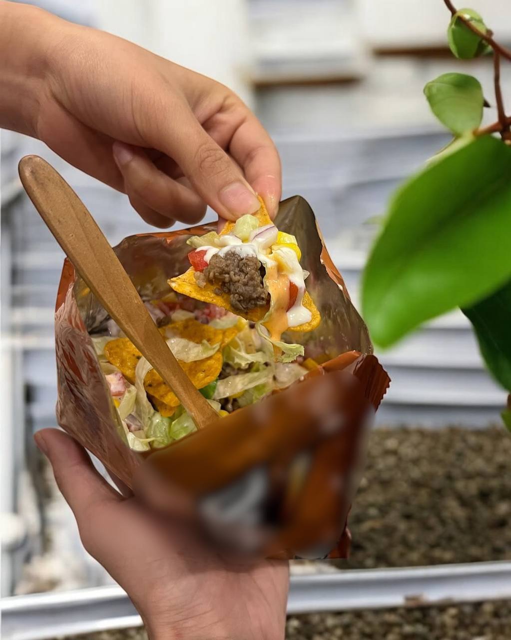 65k gói bim bim mang danh “tacos đi bộ” ở Hà Nội khiến dân tình xôn xao, càng “dậy sóng hơn” khi chủ quán lên tiếng - Ảnh 6