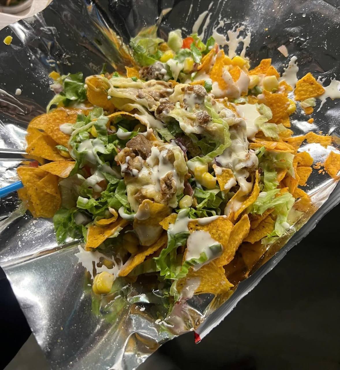 65k gói bim bim mang danh “tacos đi bộ” ở Hà Nội khiến dân tình xôn xao, càng “dậy sóng hơn” khi chủ quán lên tiếng - Ảnh 8