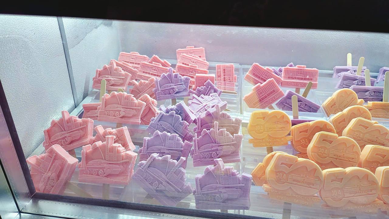 Kem 3D bán 1.000 chiếc/ngày “siêu hot” tại TP.HCM: Khách Tây ngỡ ngàng vì quá giống thật, người trẻ đổ xô check-in dịp 30/4 - Ảnh 8