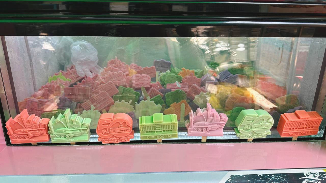 Kem 3D bán 1.000 chiếc/ngày “siêu hot” tại TP.HCM: Khách Tây ngỡ ngàng vì quá giống thật, người trẻ đổ xô check-in dịp 30/4 - Ảnh 7