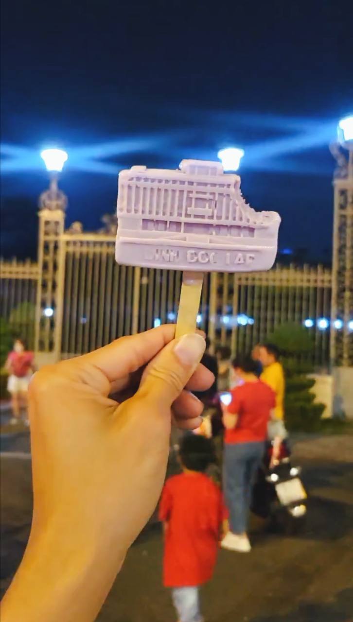 Kem 3D bán 1.000 chiếc/ngày “siêu hot” tại TP.HCM: Khách Tây ngỡ ngàng vì quá giống thật, người trẻ đổ xô check-in dịp 30/4 - Ảnh 10