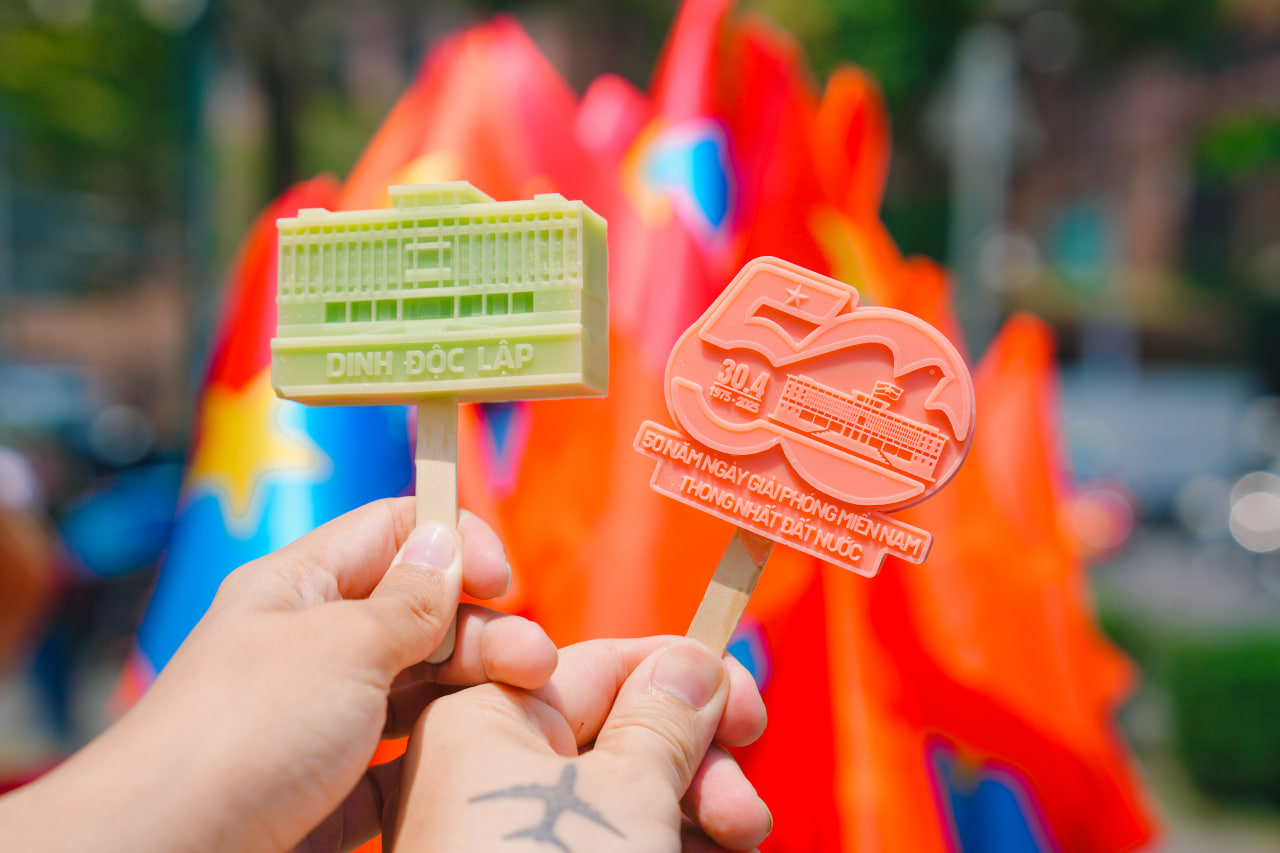 Kem 3D bán 1.000 chiếc/ngày “siêu hot” tại TP.HCM: Khách Tây ngỡ ngàng vì quá giống thật, người trẻ đổ xô check-in dịp 30/4 - Ảnh 2