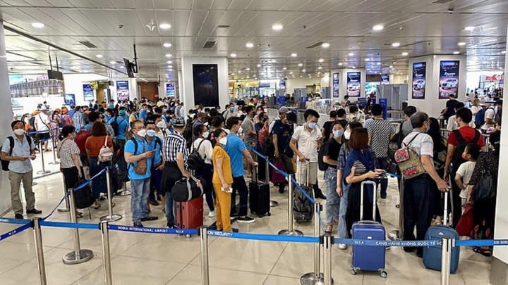 Giá vé máy bay dịp lễ 30/4-1/5 cao vút, nhiều chặng hết vé - Ảnh 2