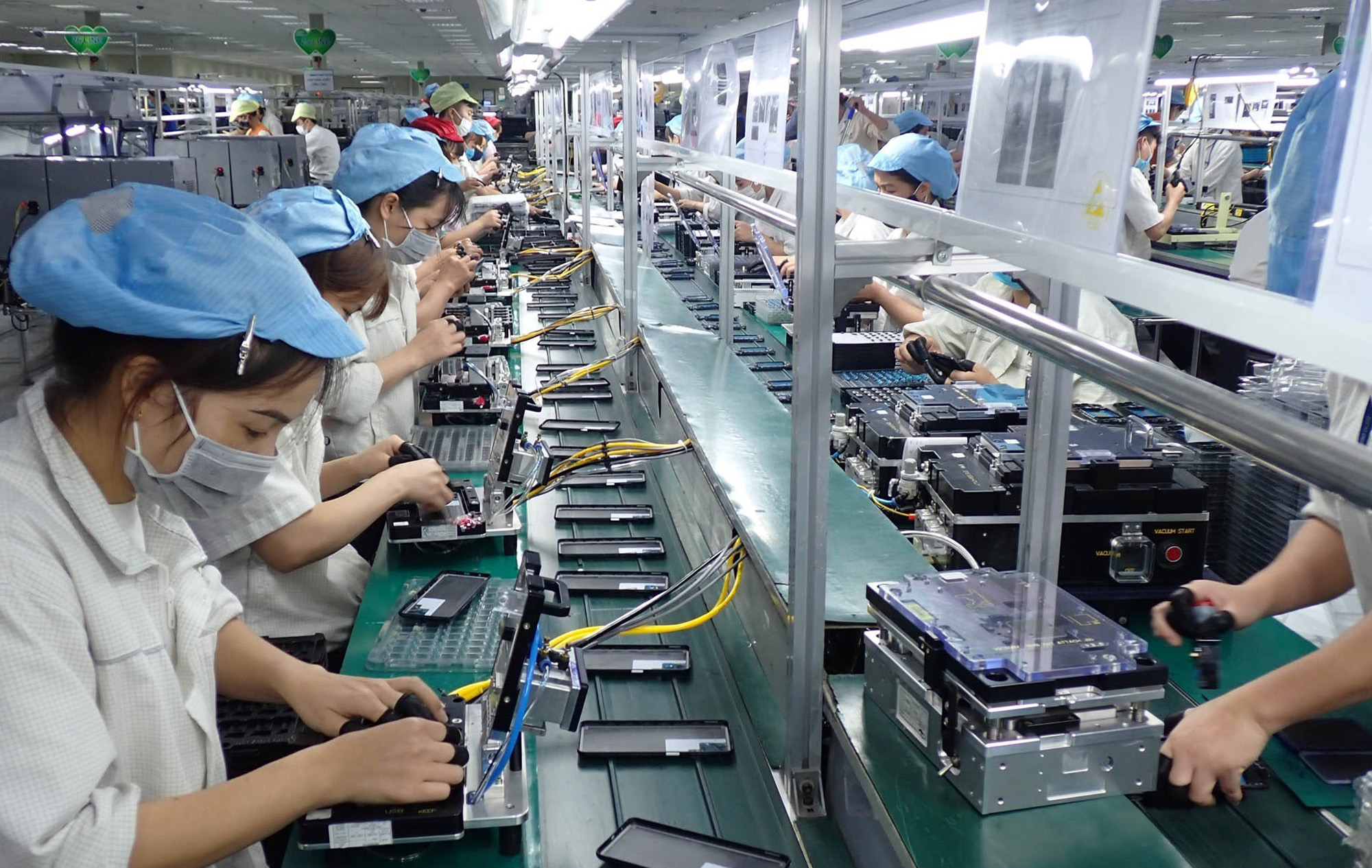 Miễn thuế hàng nhập khẩu dưới 1 triệu trên TMĐT: Thị trường nội có đáng lo? - Ảnh 1