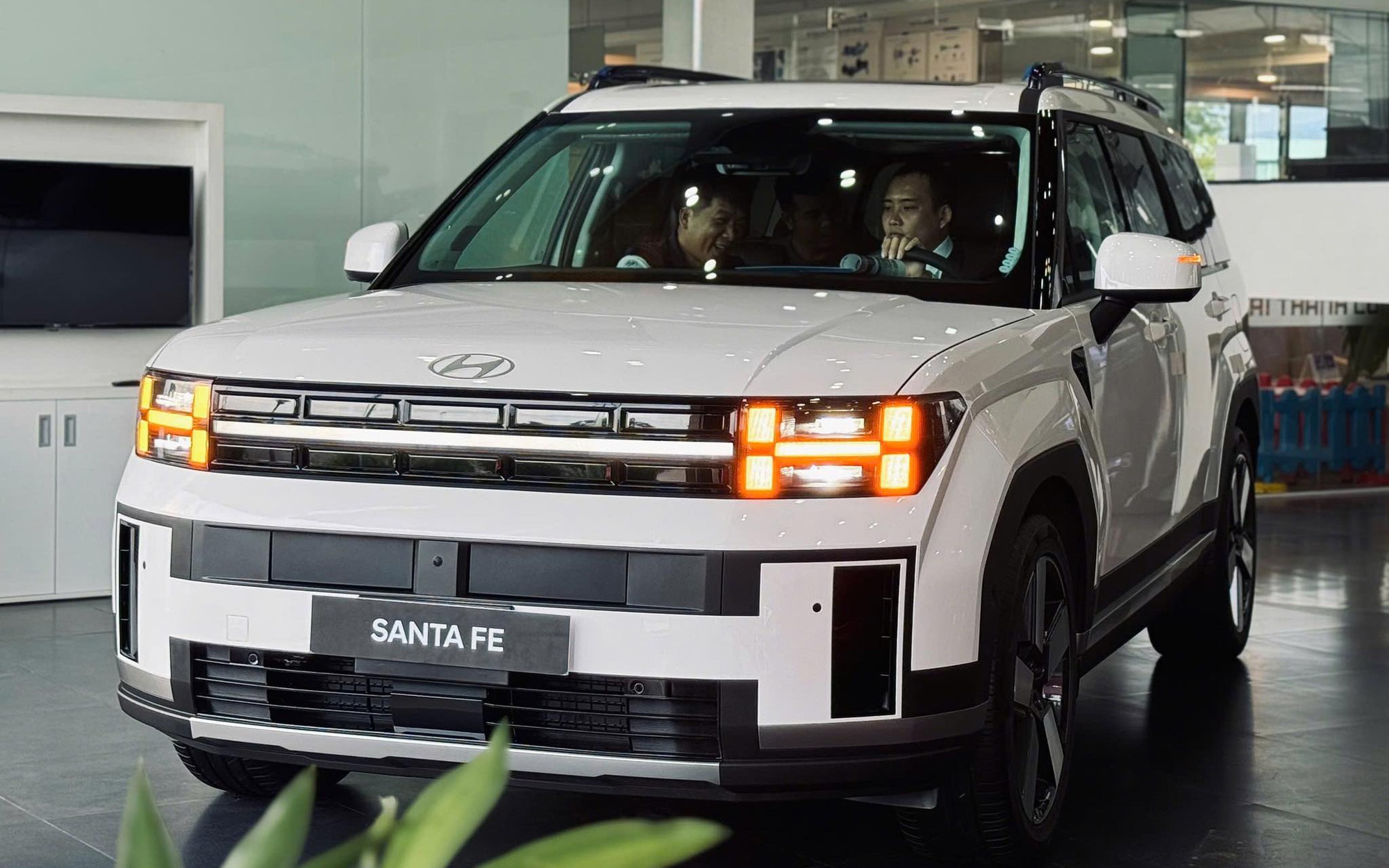 Hàng loạt xe phải dừng bán tại Việt Nam nếu ốp chuẩn nhiên liệu này: Dưới 5 lít/100km vẫn có thể 'bay màu', cỡ Land Cruiser là 'nghỉ cuộc chơi' - Ảnh 1