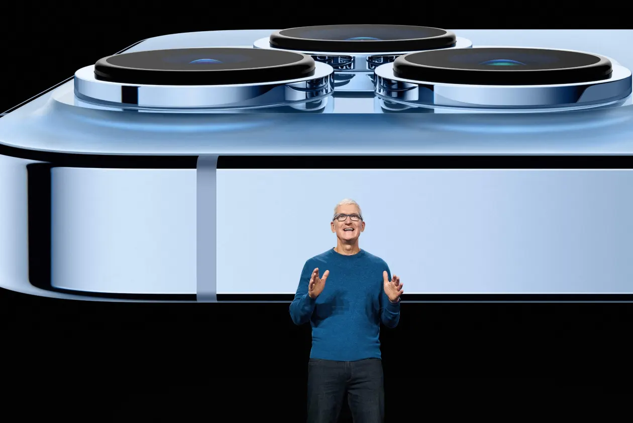 Tổng thống Trump nói Apple có thể tự sản xuất iPhone tại Mỹ, chuyên gia nói giá sẽ gấp gần 3 lần hiện tại - Ảnh 2