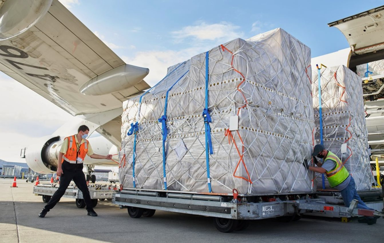 Chưa từng có: Apple vừa chuyển 600 tấn iPhone, tương đương 1,5 triệu thiết bị về Mỹ, mọi khâu thực hiện đều thần tốc không tưởng - Ảnh 1