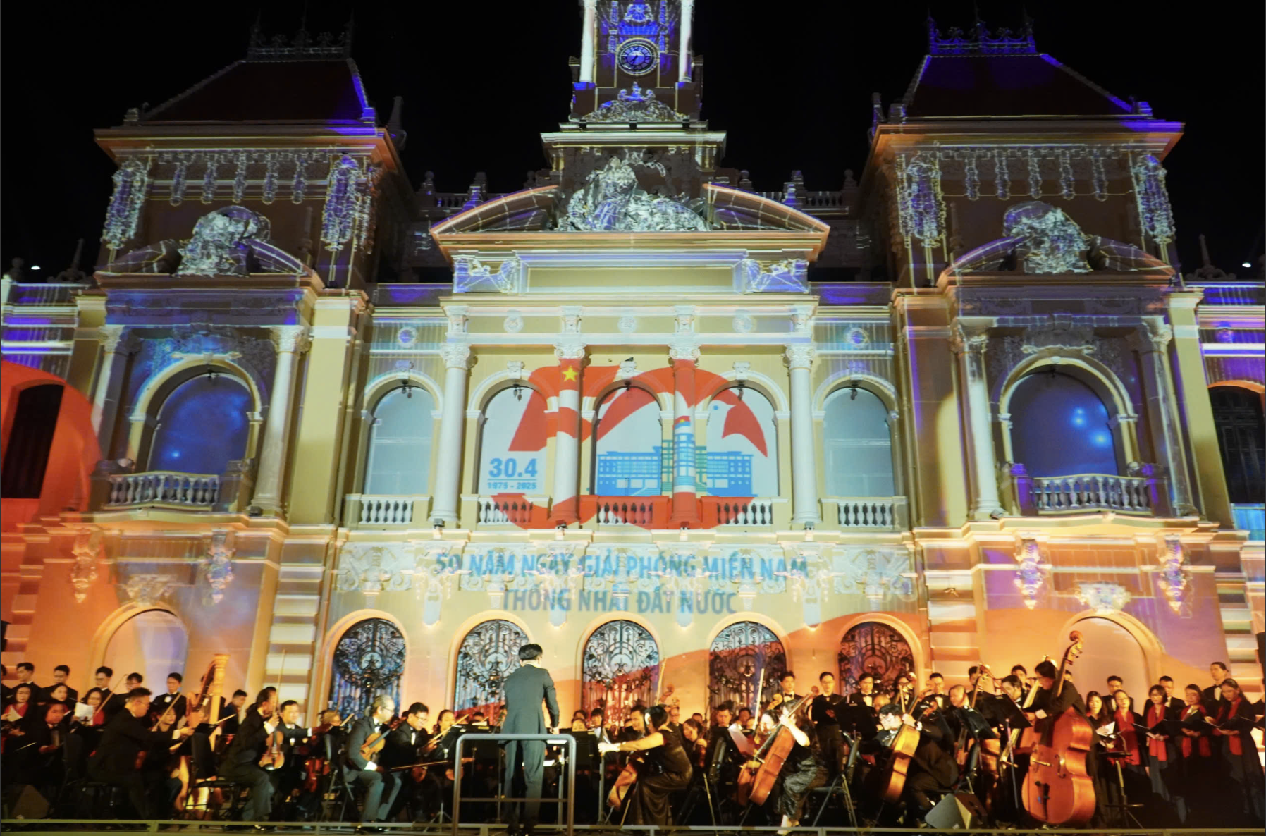 Những khách sạn có view "đỉnh nóc" xem bắn pháo hoa, diễu binh, diễu hành - Ảnh 1