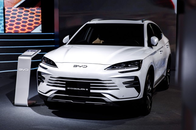 Loạt ô tô mới ra mắt tại Việt Nam trong tháng 4 - Ảnh 2