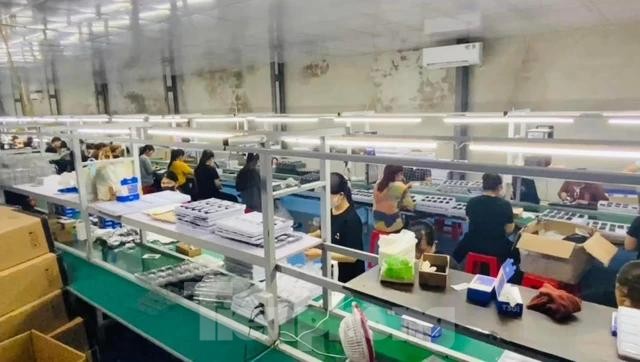 Đột kích xưởng sản xuất điện thoại 'chui' khuất nẻo ven thành phố Lạng Sơn - Ảnh 3