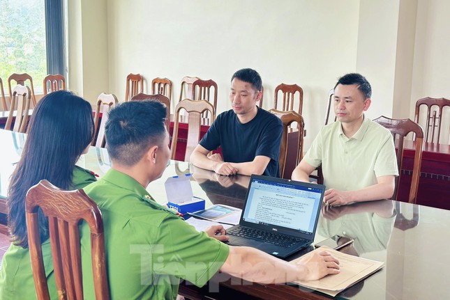 Đột kích xưởng sản xuất điện thoại 'chui' khuất nẻo ven thành phố Lạng Sơn - Ảnh 2