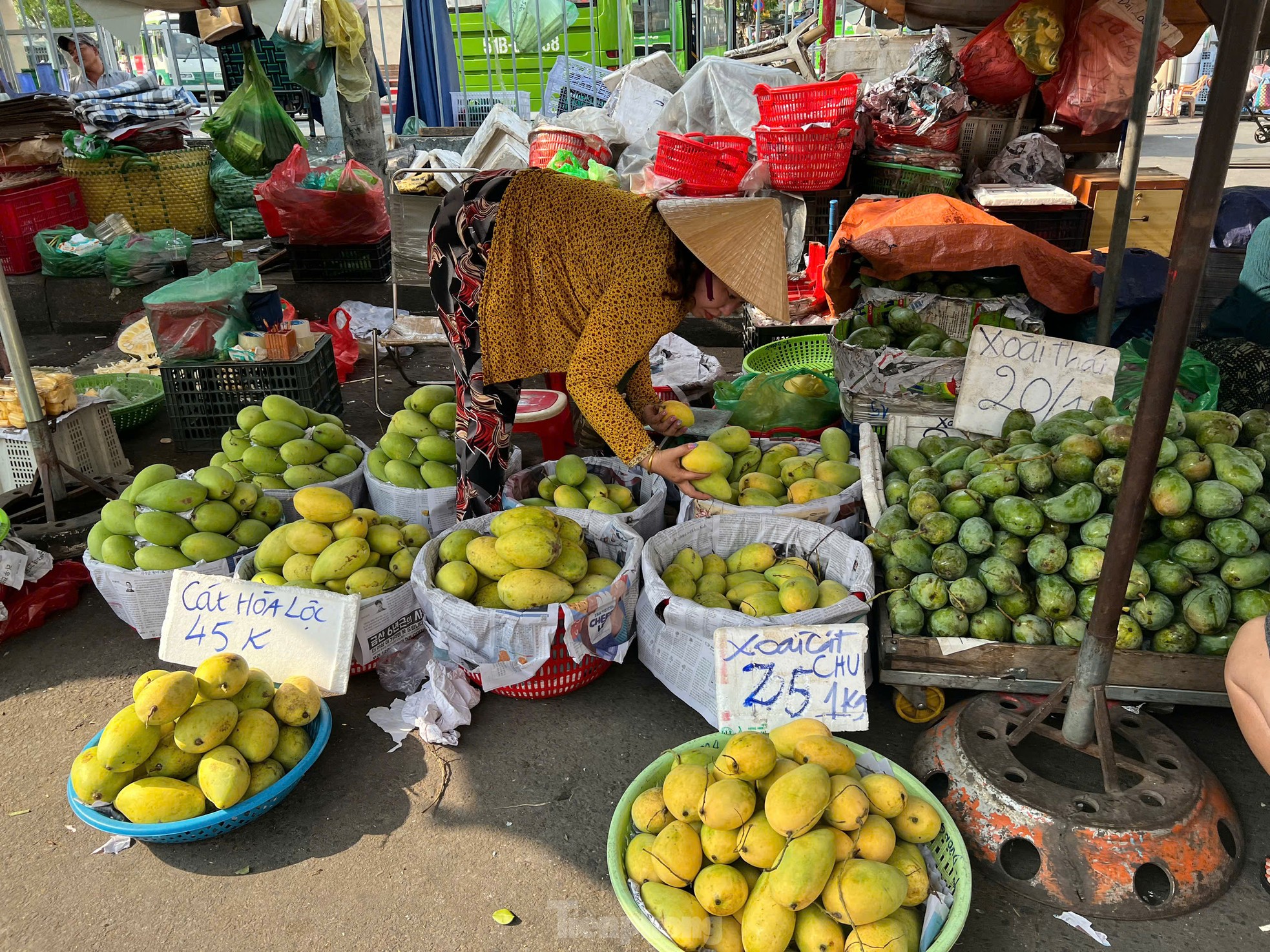 Ngỡ ngàng nhiều trái cây giải nhiệt mùa nóng có giá bằng ly trà đá - Ảnh 11