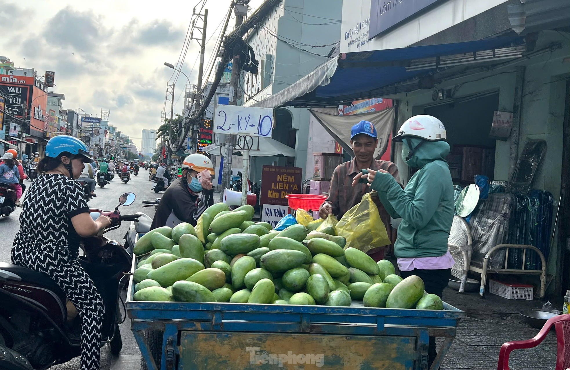 Ngỡ ngàng nhiều trái cây giải nhiệt mùa nóng có giá bằng ly trà đá - Ảnh 6