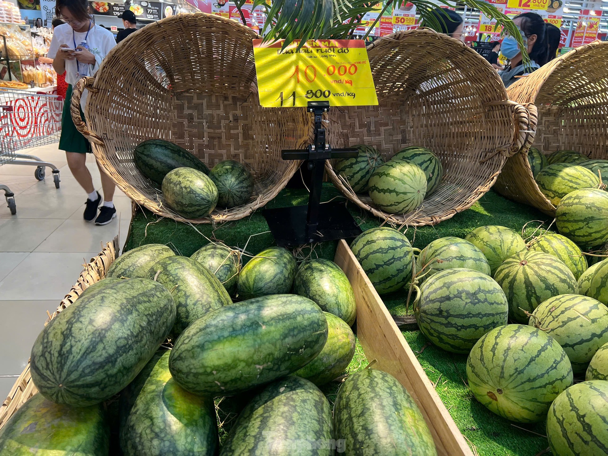 Ngỡ ngàng nhiều trái cây giải nhiệt mùa nóng có giá bằng ly trà đá - Ảnh 8